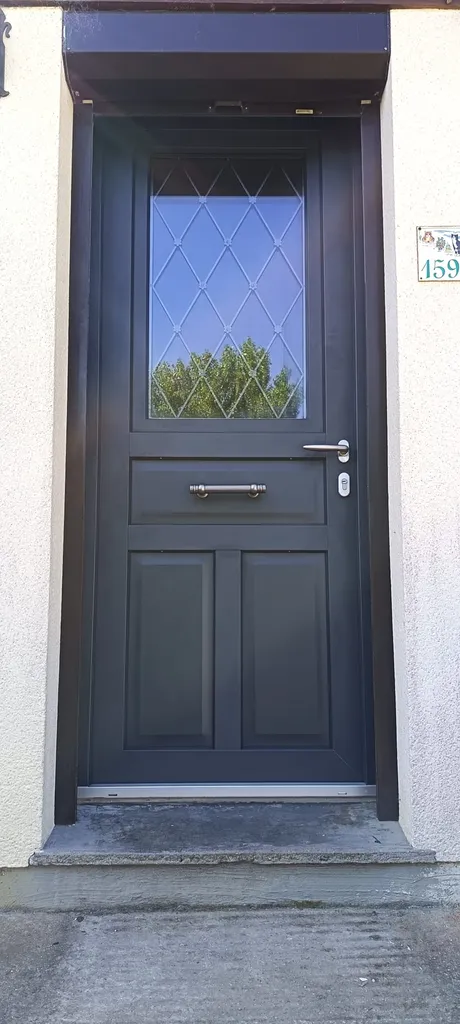 Société pour remplacement d'une porte d'entrée ancienne à Fécamp et ses environs : Conserver le charme de l'authentique avec une porte de caractère