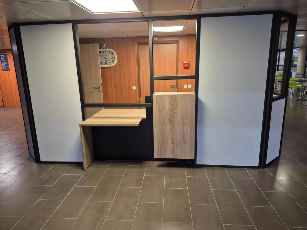 Banque d'accueil assis-debout à Alès