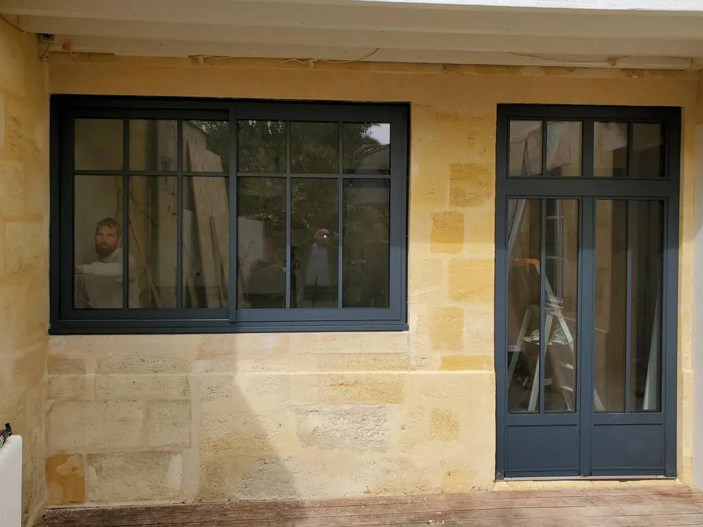 Bordeaux pose de menuiseries aluminium style verrière d'atelier par Aquit'M