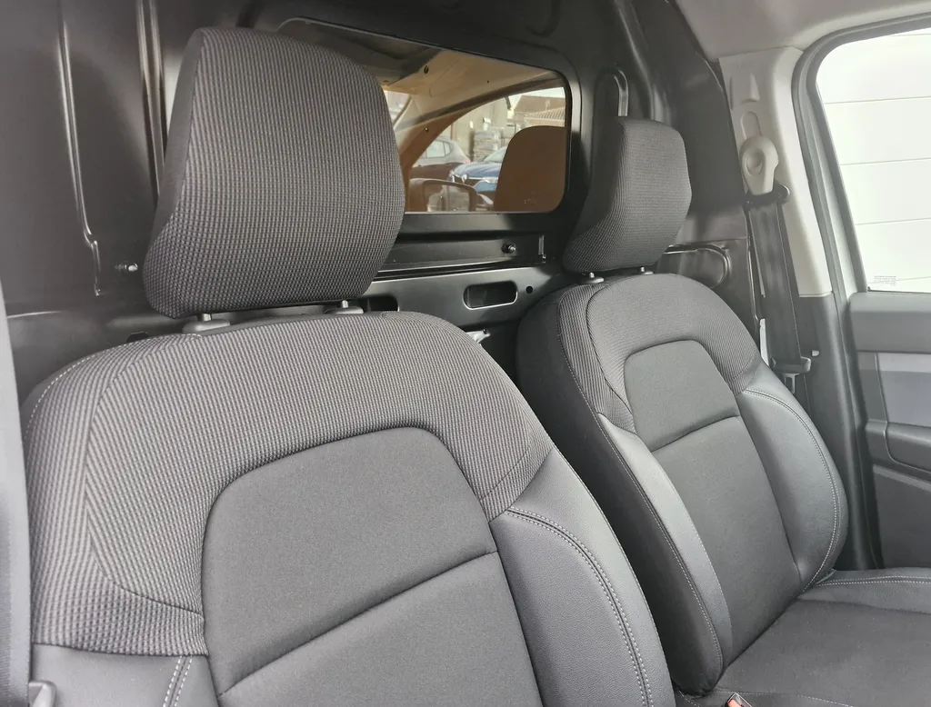 RENAULT EXPRESS VAN ADVANCE 1.5 BLUE dCi 95cv Attelage / Caméra de recul / Habillage bois près de Toulouse à Plaisance du Touch /