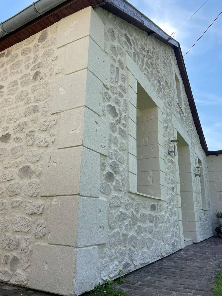 Rénovation de façade d’une maison ancienne avec ravalement projeté proche du Havre (76)