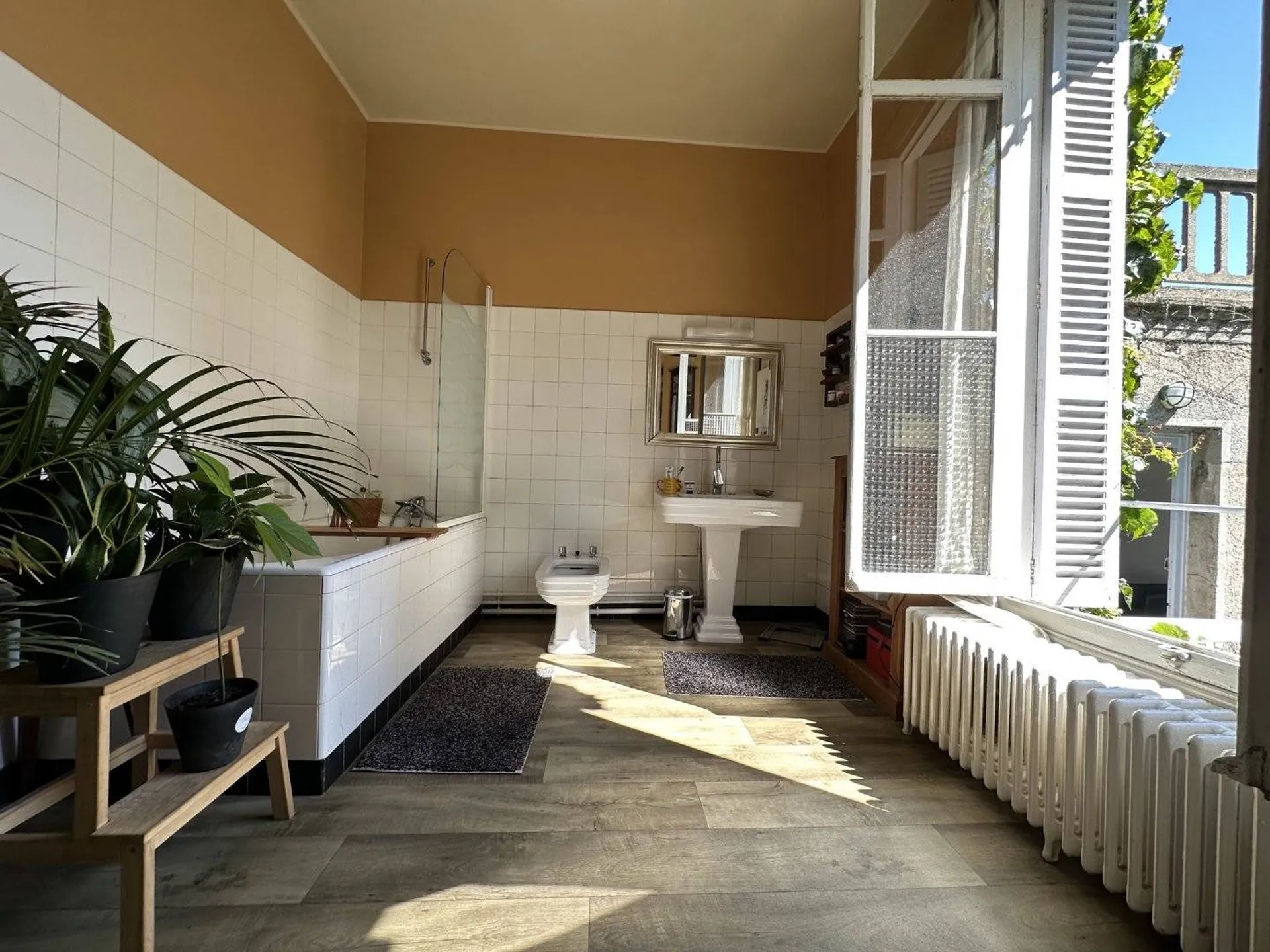 A vendre maison de caractère en centre ville de Dieppe avec 7 chambres.