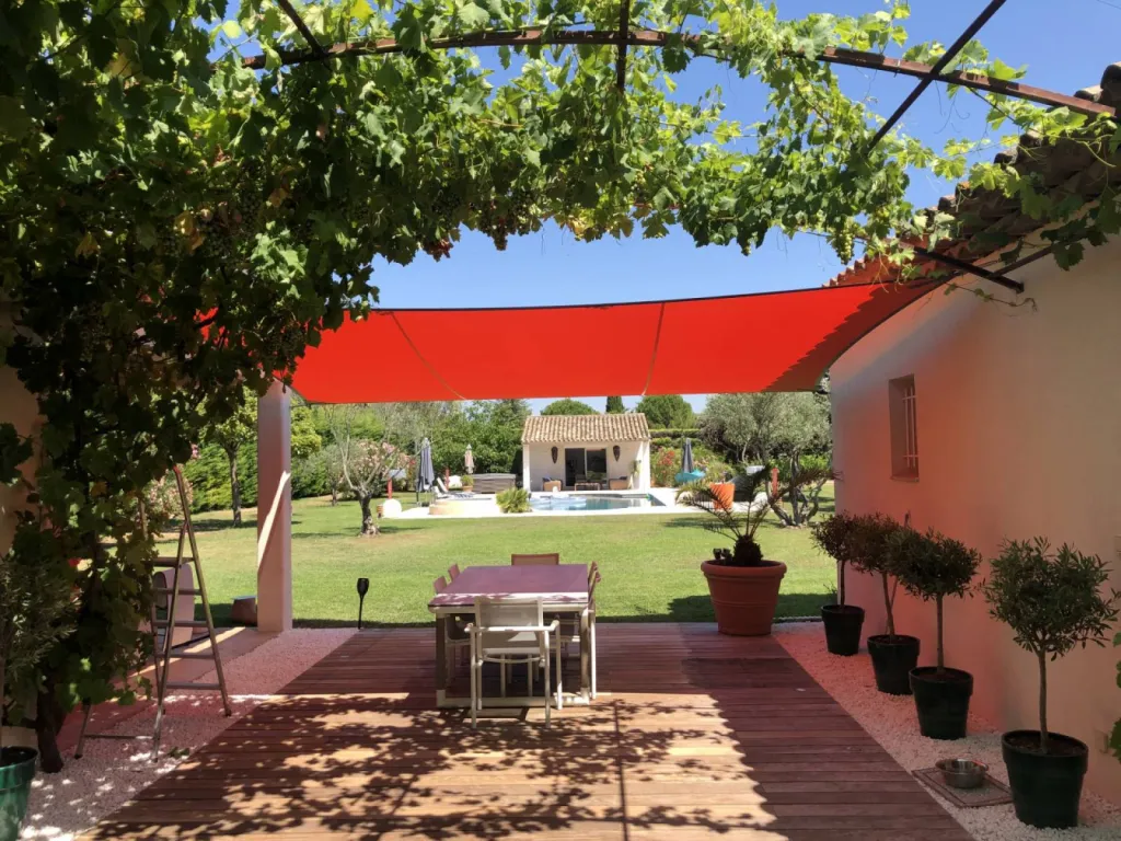 Voile d'ombrage sur 4 fixations 