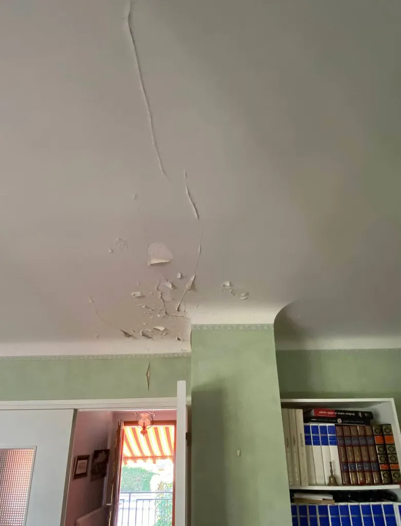 comment enlever un arrondi angle mur plafond écaillé - Plafonds Tendus Occitans Toulouse