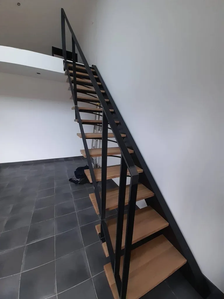 Escalier industriel acier et bois sur mesure à Évreux (27) – Fabrication haut de gamme