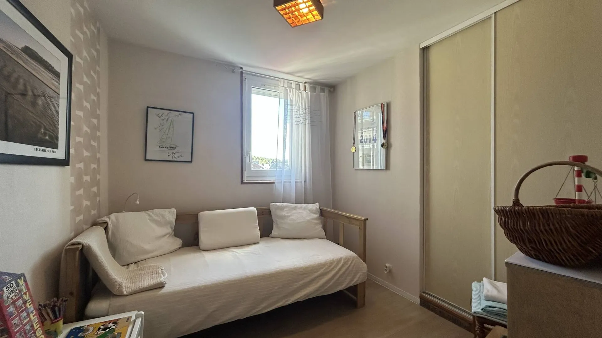 À vendre appartement spacieux au Pollet, 105,69 m², séjour double, cuisine équipée, proche plage et commodités.