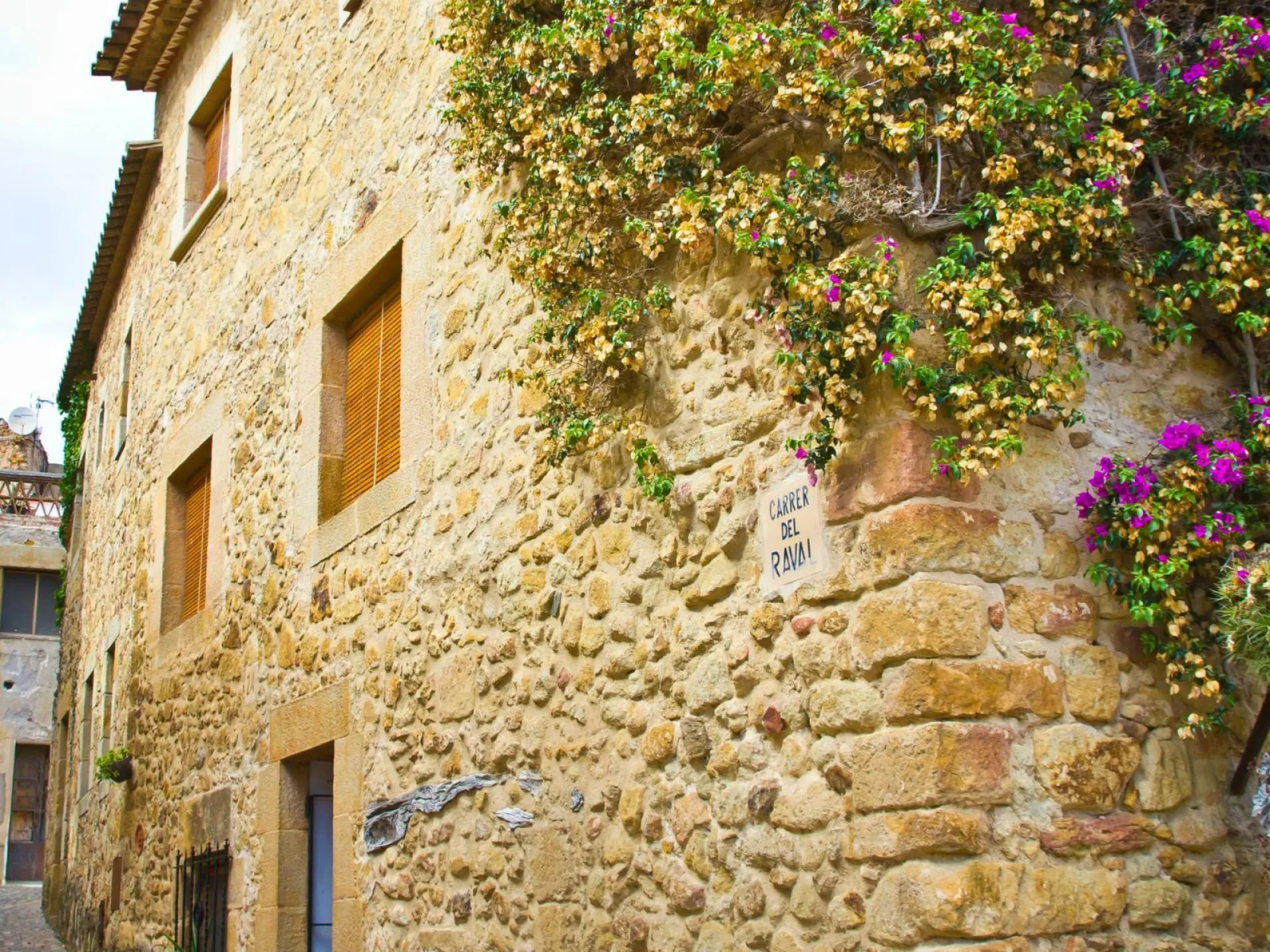 Les rénovations à réaliser cet hiver 2024 dans votre maison en pierre ou villa au Lavandou dans le Var