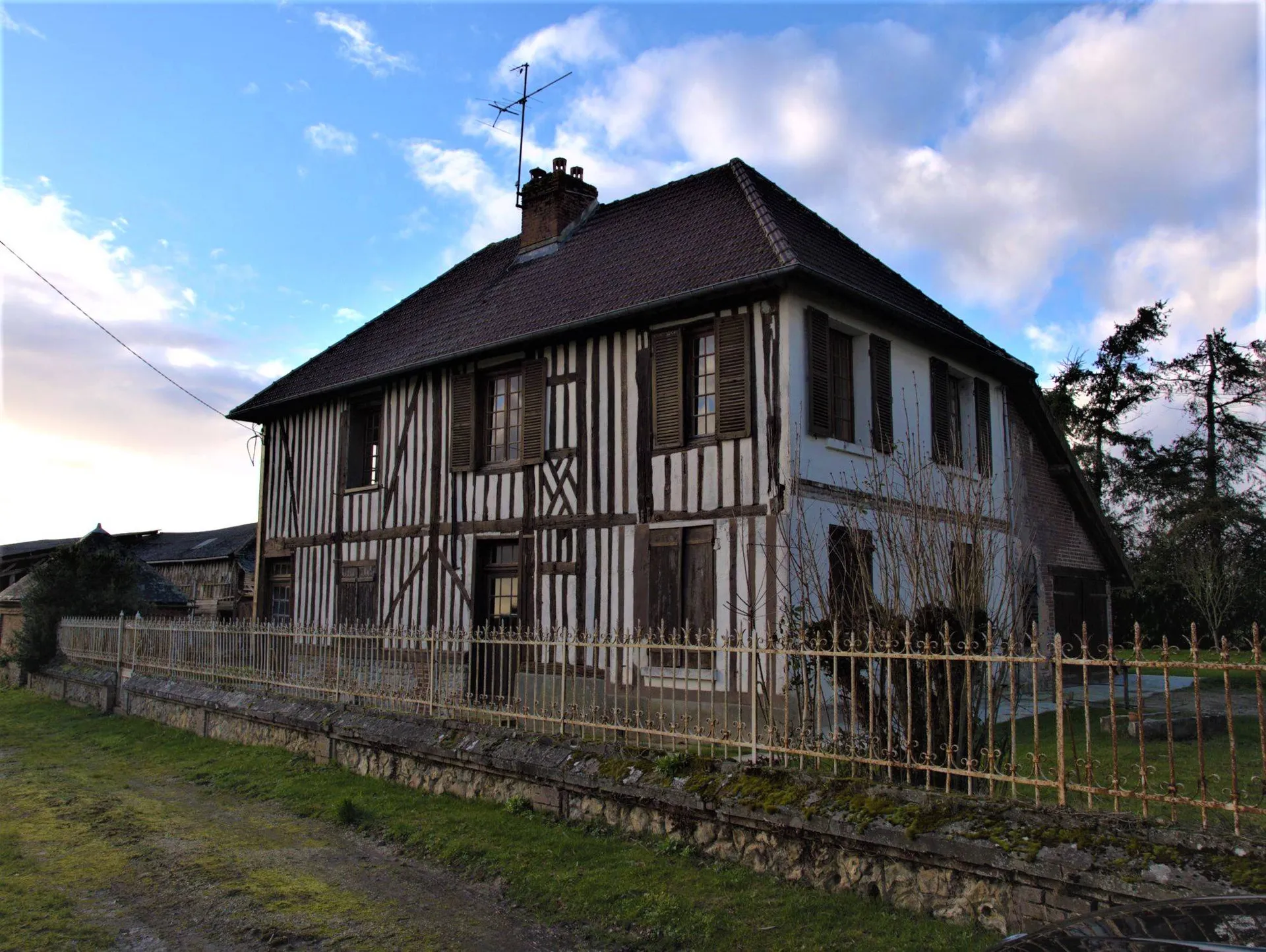 A acquérir manoir à colombages avec dépendance proche Moyaux 14590