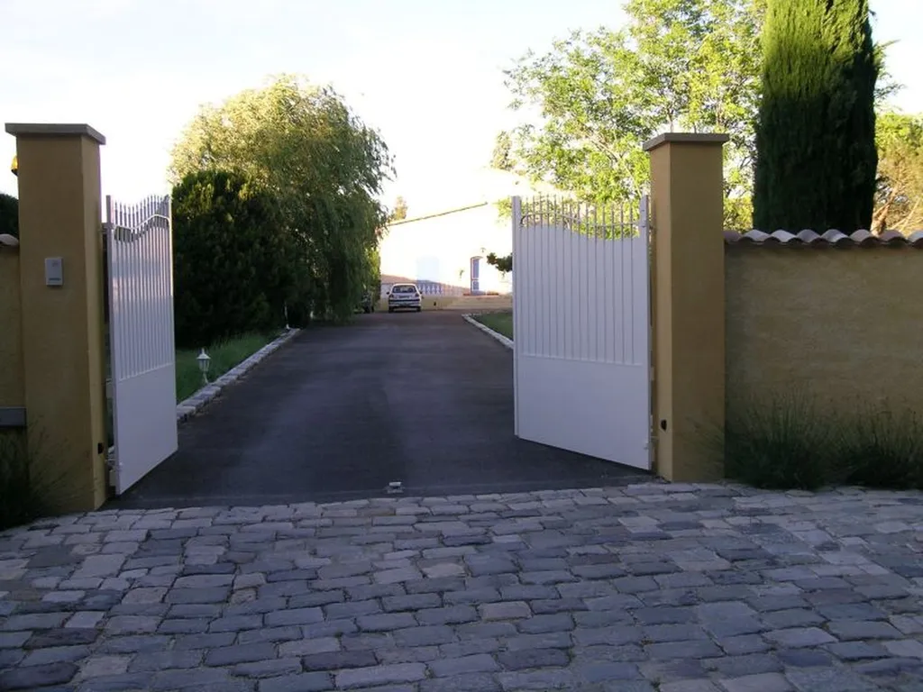 Réalisation d'une entrée de propriété sur Calas, Plan de Campagne