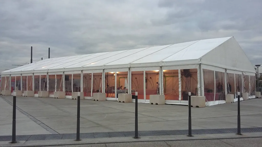 Location Tente de Réception 15x30m – Chapiteau 450 m² pour Événements d'Envergure