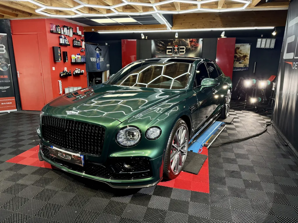RÉNOVATION ESTHÉTIQUE ET TRAITEMENT CÉRAMIQUE GYEON INFINITE SUR BENTLEY FLYING SPUR PRÈS DE LYON PROCHE DE DARDILLY
