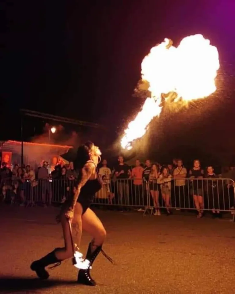 Animation cracheur de feu : réservez un show spectaculaire pour votre événement professionnel ou personnel de 30mn à Lyon