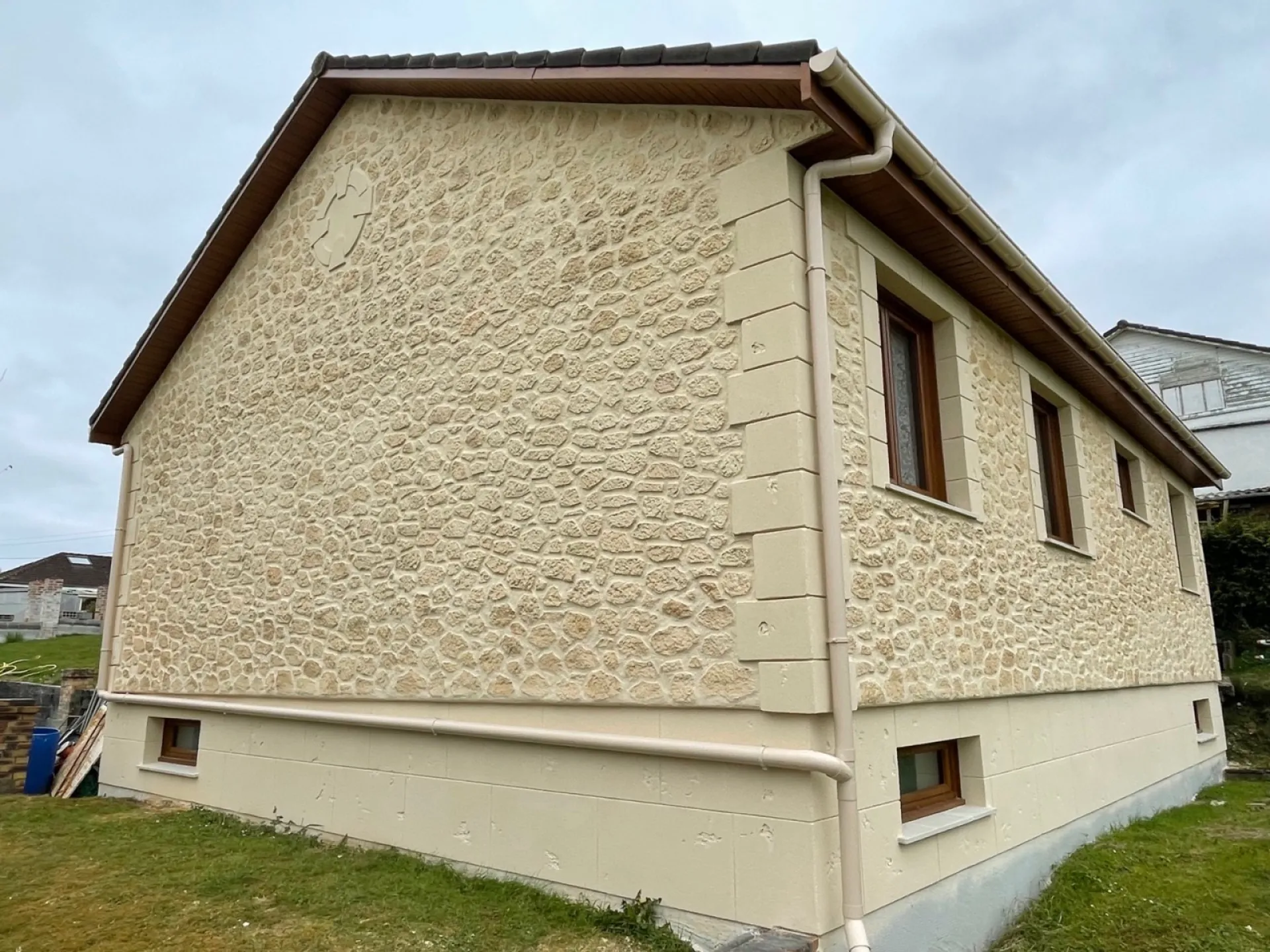 Société pour devis ravalement de façade imitation pierre taillée à Gonfreville-l'Orcher proche Le Havre 76