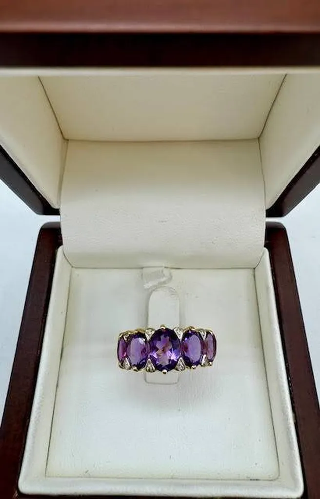 Sublime Éclat : Découvrez la Bague en Or et Améthystes à Or Ligne en Gironde