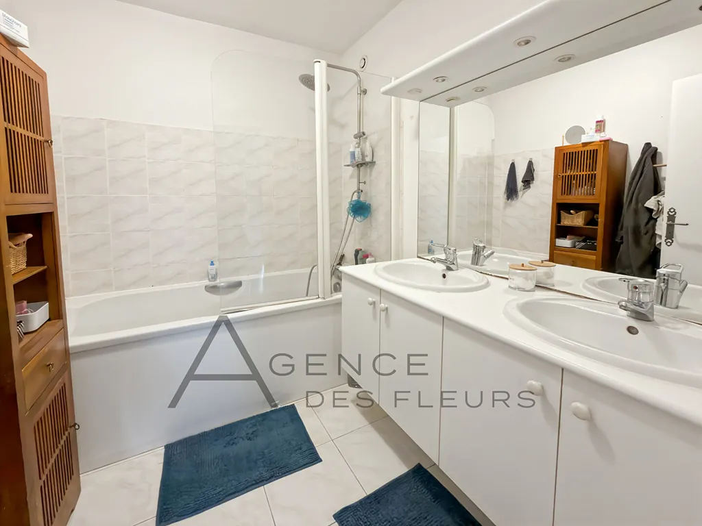 Maison familiale de 223 m² édifiée sur 649 m² de terrain sur la commune de ELBEUF 76500