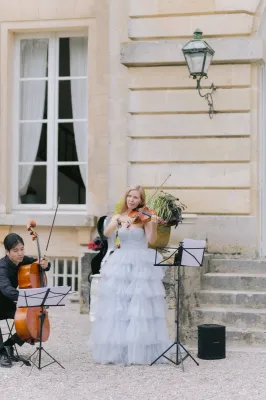 Organisation d'un Elégant Mariage Américain dans le parc d'un Château chic avec une cérémonie laïque en Normandie