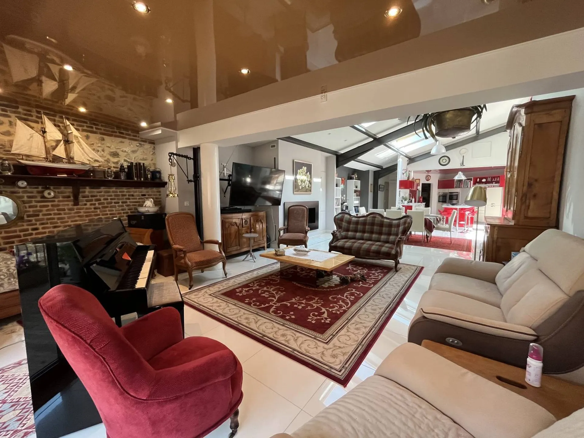 Ensemble immobilier avec ascenseur, à vendre, en centre ville de Caudebec en Caux !