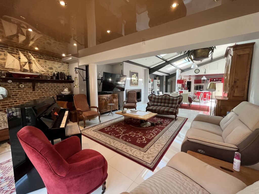 Ensemble immobilier avec ascenseur, à vendre, en centre ville de Caudebec en Caux !