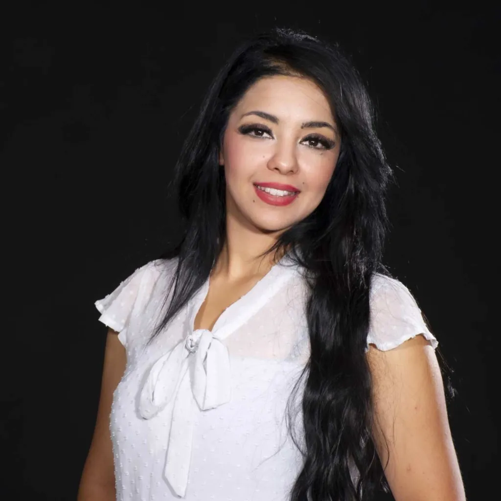 Photographe pour trombinoscope d'entreprise femme debout