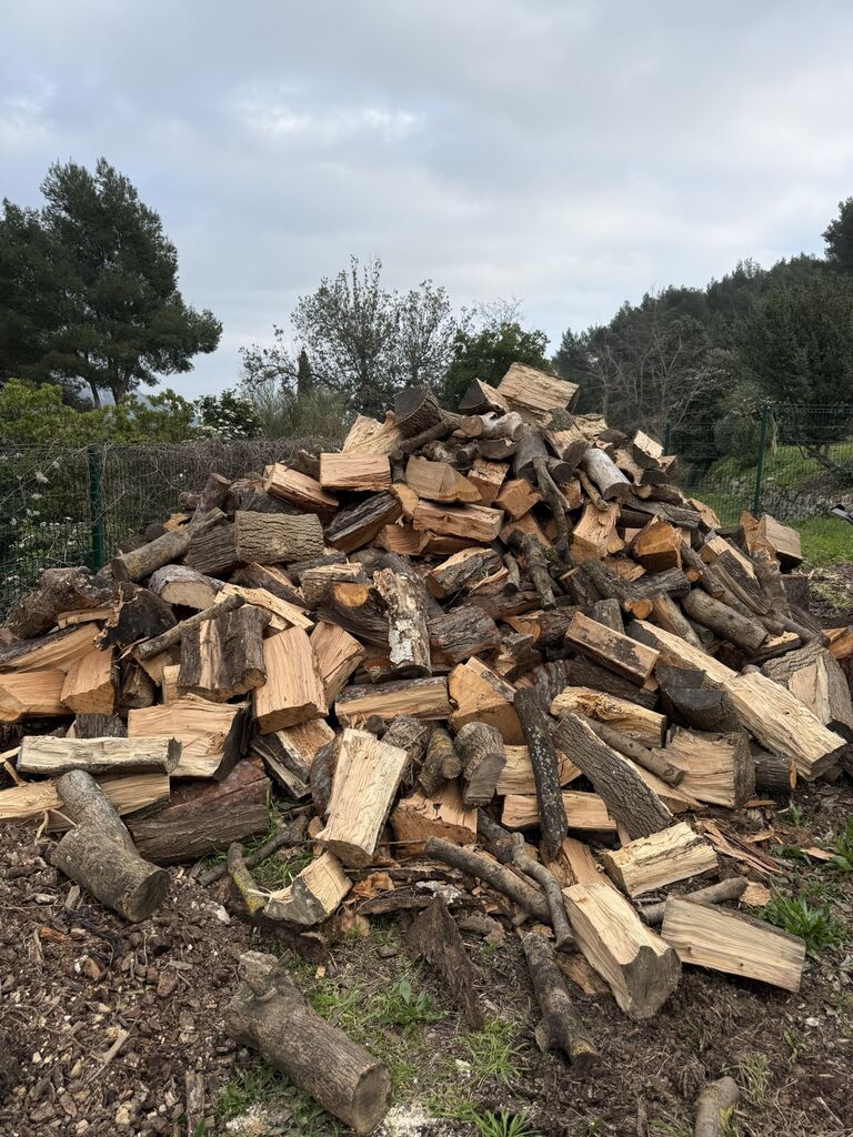 Commander votre bois de chauffage performant pour cheminée et poêle avec livraison rapide à La Crau