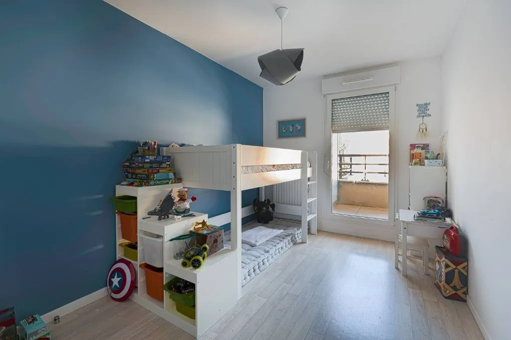 A vendre appartement en dernier étage avec terrasse et parking à Colombes 92700