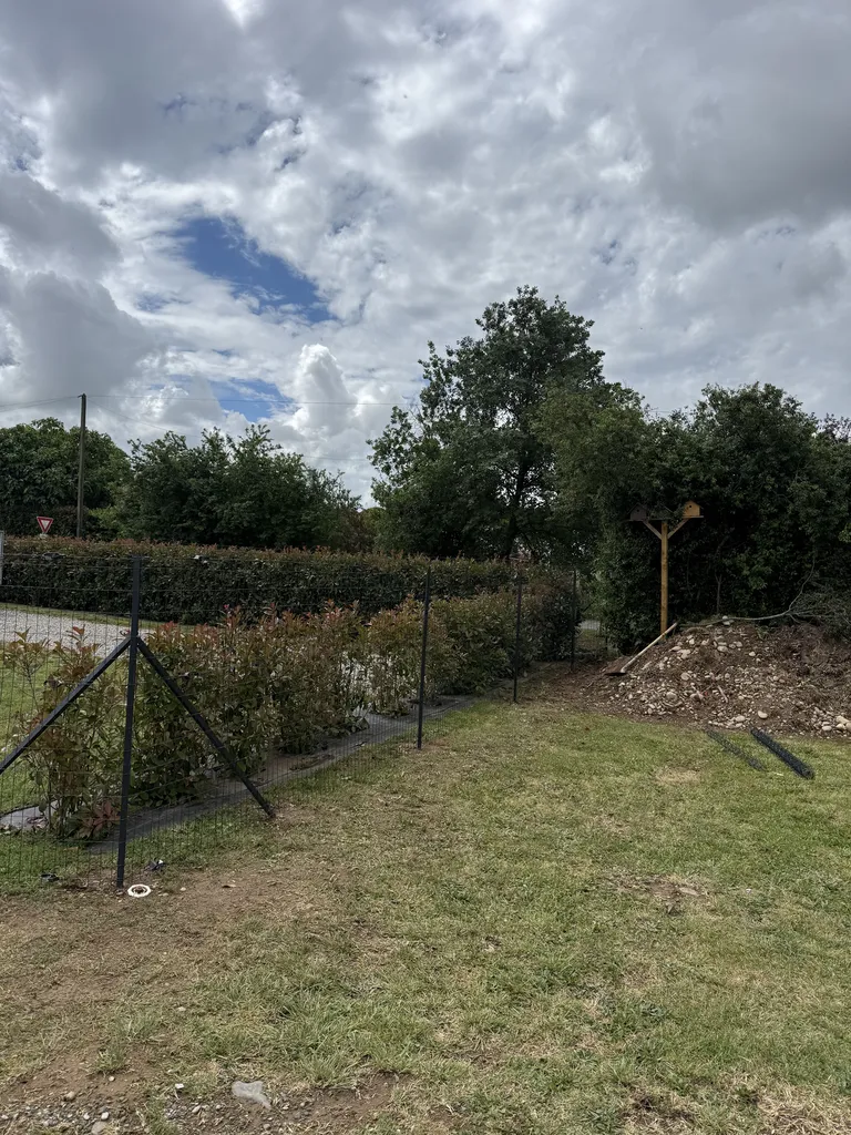Pose de 100 mètres linéaires de clôture souple anthracite hauteur 1m53 à Toulouse proche de Muret