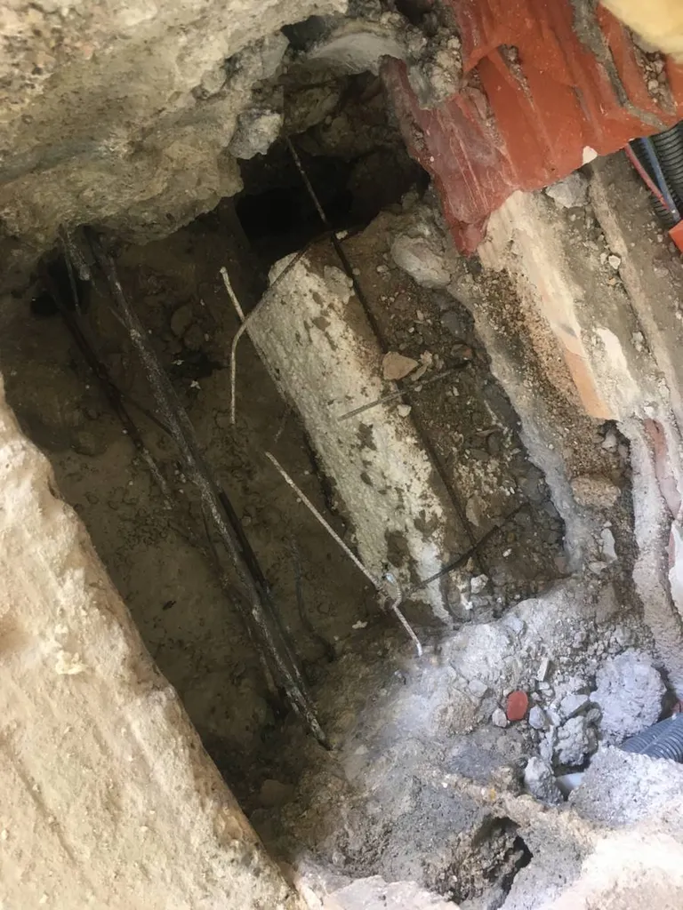 Ouverture dans un mur porteur d'une maison individuelle à Grans - Reprise en sous oeuvre