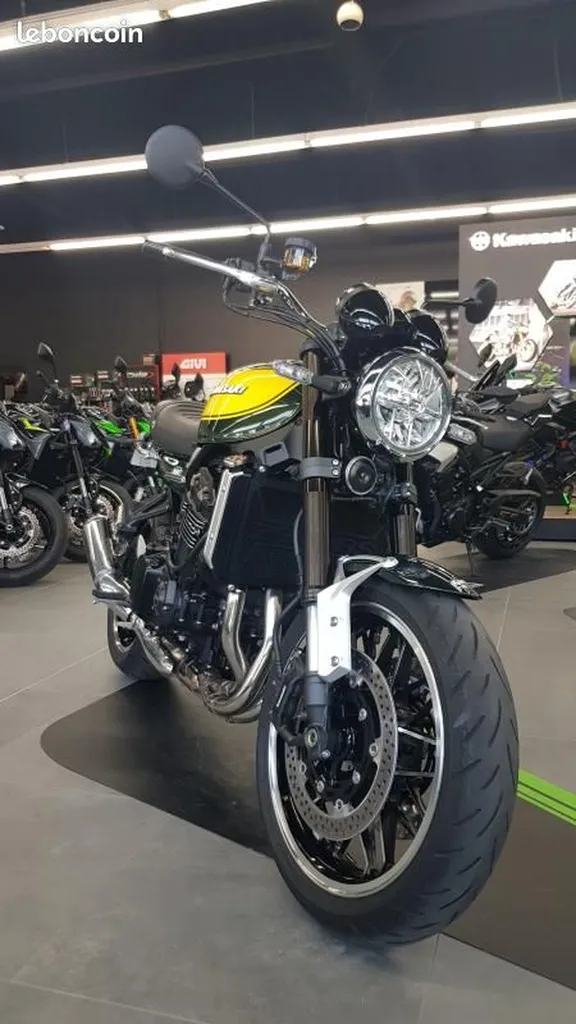 Kawasaki Z900 RS Yellow Ball 2024 - Vue avant - Roadster 900 cm³  - 4830 km - Kawasaki Nîmes