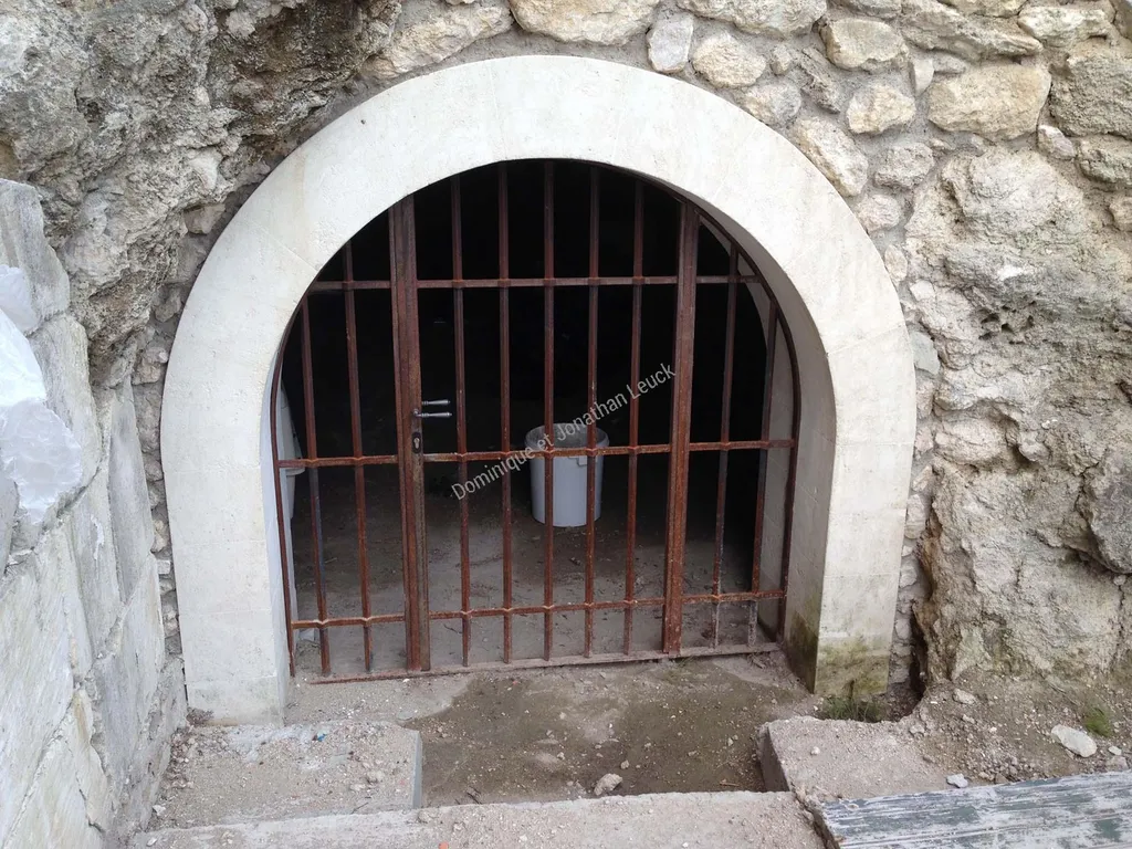 Encadrement massif en pierre d'Estaillades