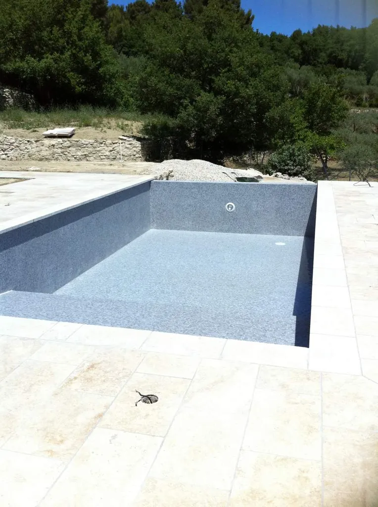 Réalisation d'une mosaïque d'une piscine à Salon de Provence