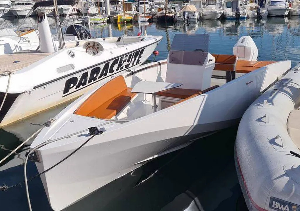 Trouver un bateau coque open de Rocca à La Martinique