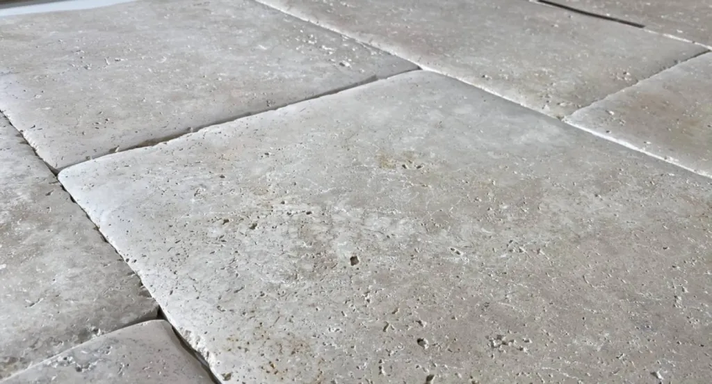 Travertin pierre naturelle pour sol et mur intérieur et extérieur terrasse et plage de piscine - PARIS