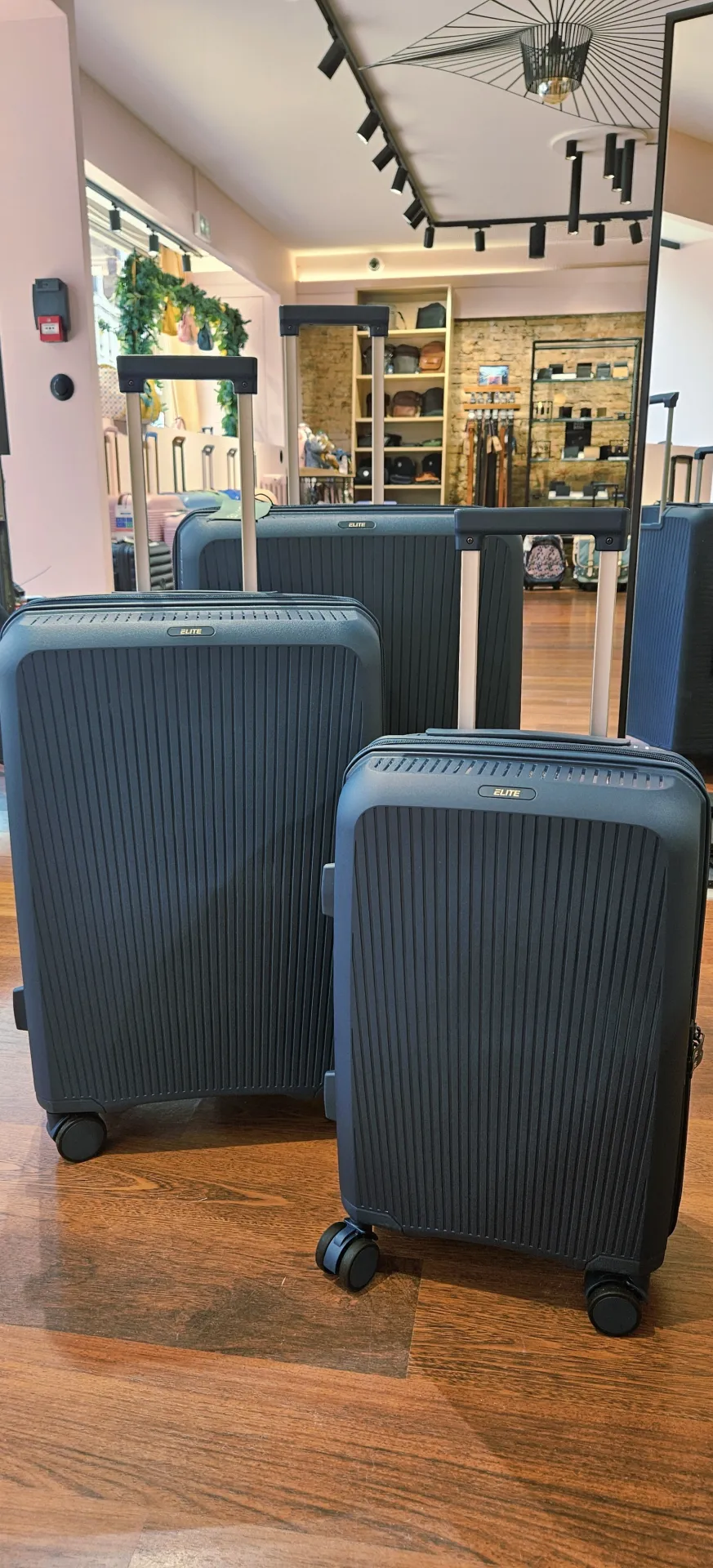 Valises rigides ELITE disponible chez Evasion Eu 