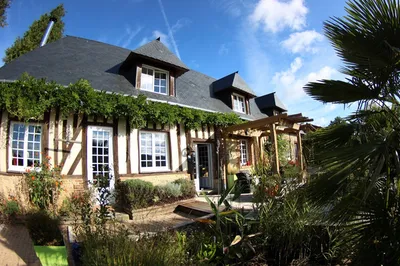 Acquisition d'un Ensemble Normand composé d’une maison principale et de 5 gîtes, à quelques kilomètres du centre-ville de Lisieux 14100