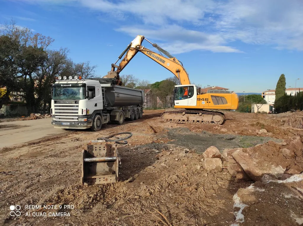 cherche entreprise pour terrassement ancienne friche à marseille 13 bdr