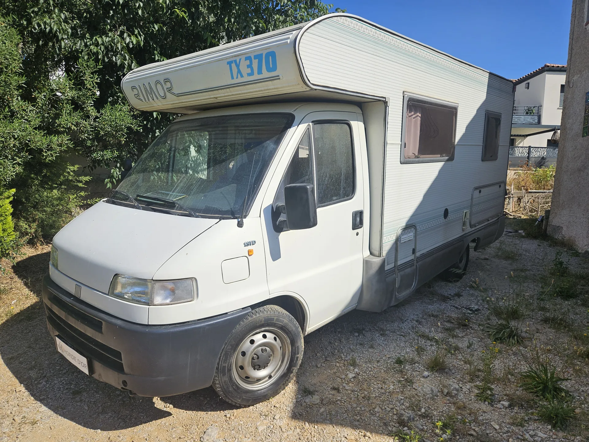 Profilé RIMOR TX 370 de 1999 avec 167044 Km sur châssis FIAT DUCATO 1,9D 90 Ch Visible sur LA CADIERE D'AZUR dans le VAR (83)