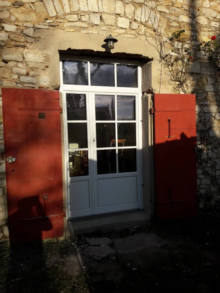 Installateur de menuiseries bois sur mesure à Puyricard