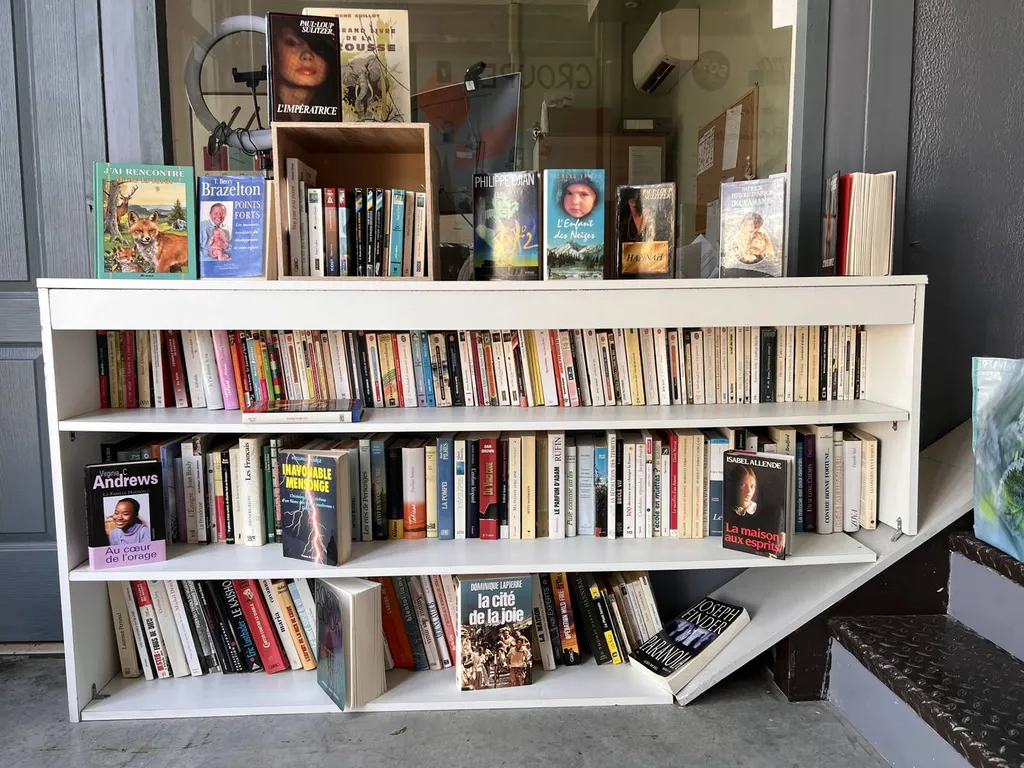 LA NOUVELLE BIBLIOTHÈQUE PARTAGÉE HEMA SERVICES A SIX FOURS LES PLAGES
