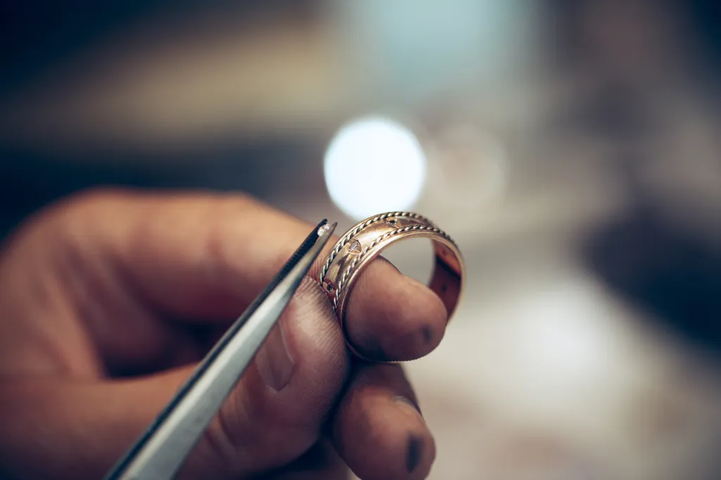 Vidéo produit joaillerie : comment animer vos créations avec une précision micro-détail impossible à obtenir en production classique