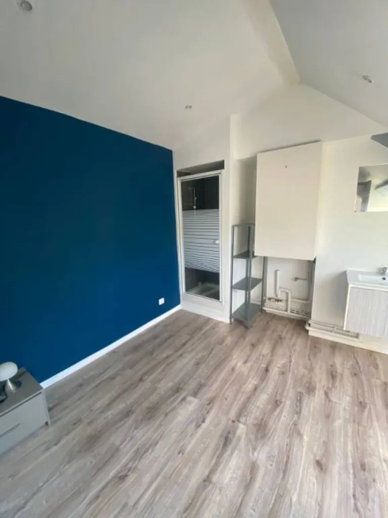 Situé au 58 rue Armand Carrel à Rouen