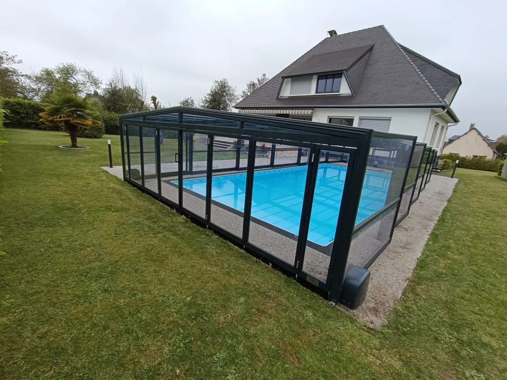réalisation piscine et abri mi-haut - LA SAUSSAYE