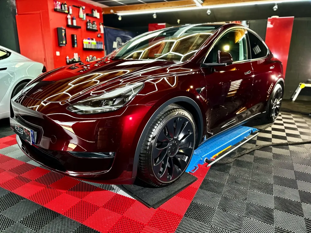 detailing auto Lyon traitement céramique protection PPF face avant contre les rayures Tesla model Y Lyon 