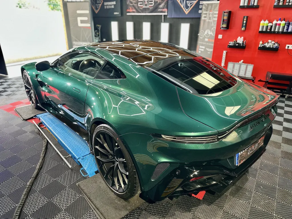 protection carrosserie PPF traitement céramique sur Aston martin Vantage Lyon 