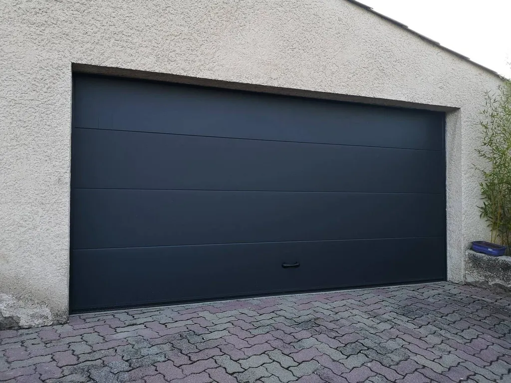 Porte de garage en aluminium