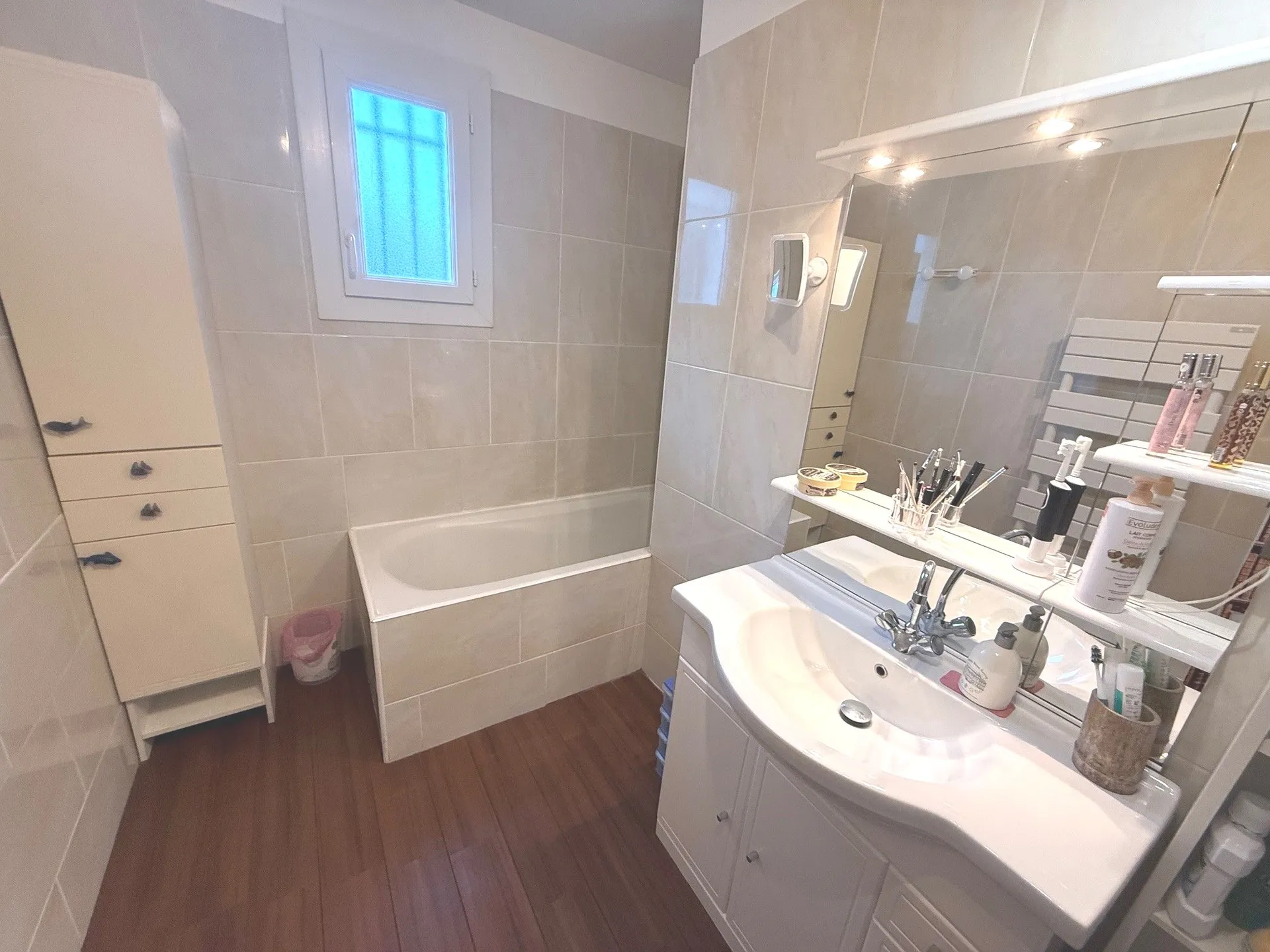 salle de bains au rez de chaussée