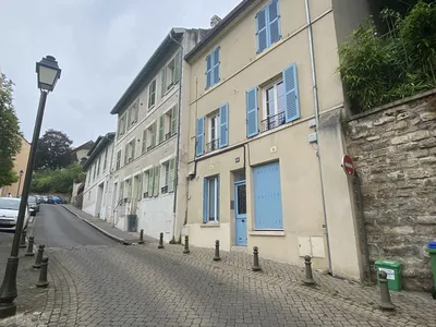 Studette meublée de 12 m² au Pecq Saint-Wandrille, proche Saint-Germain-en-Laye, écoles et RER A à pied