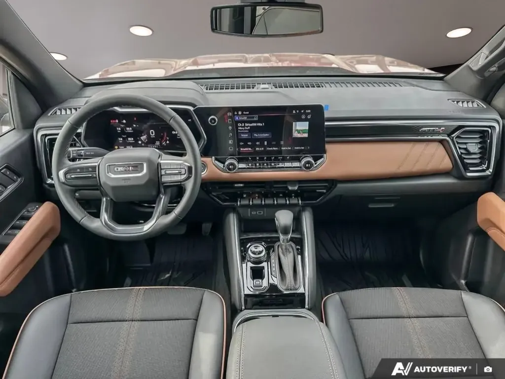 Habitacle GMC Canyon AT4 Privilege 2026 : intérieur moderne et technologies premium