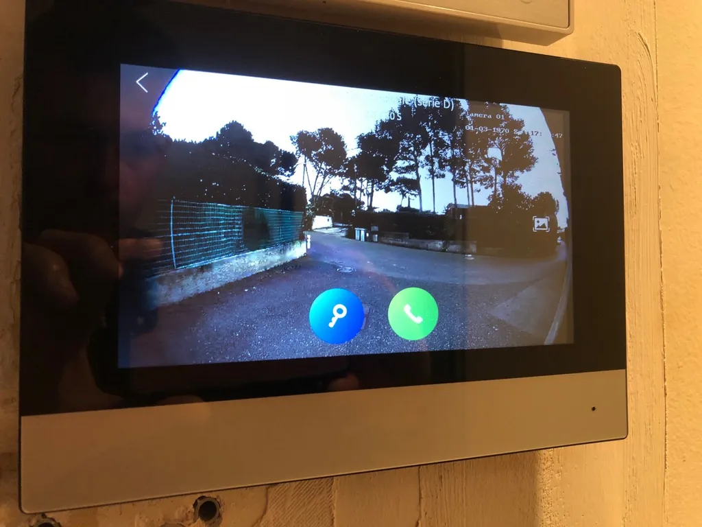 À Sanary,Six Fours ,Bandol ne laissez plus vos visiteurs savoir si vous êtes chez vous ! Installez un visiophone connecté à mémoire d’image ...