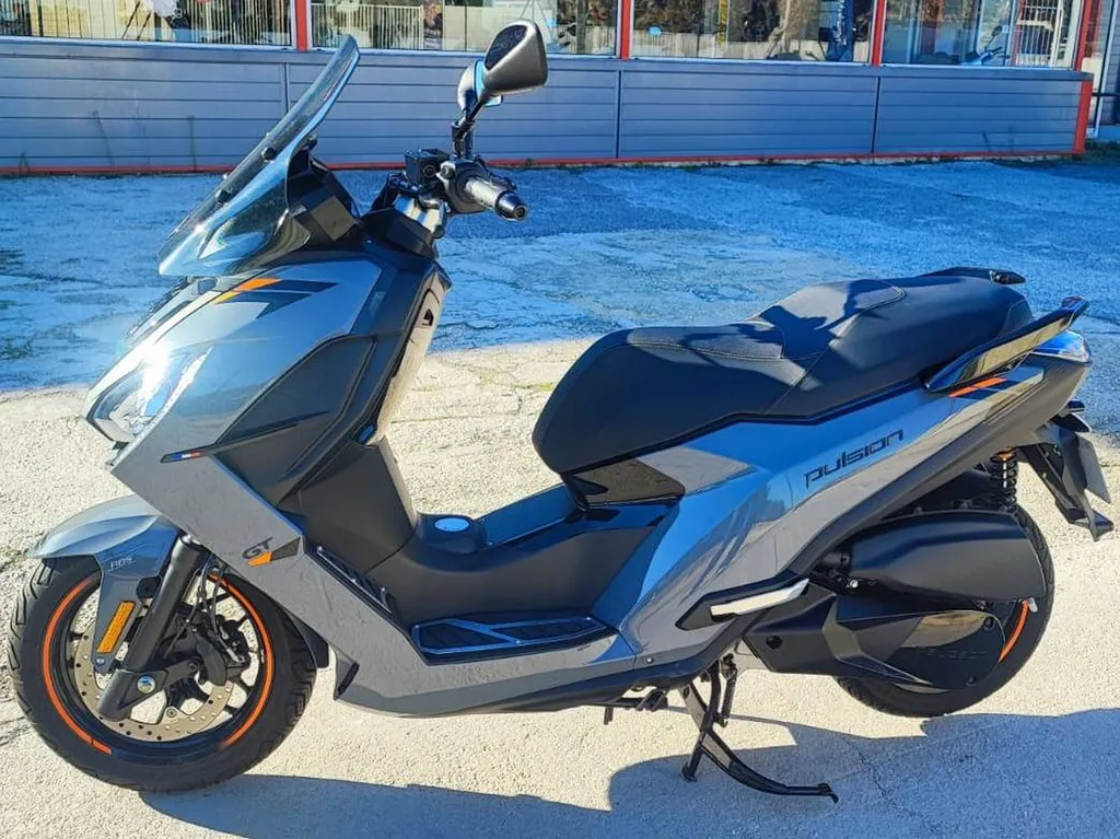 PEUGEOT PULSION GT du 03/2024 avec 1300 km.