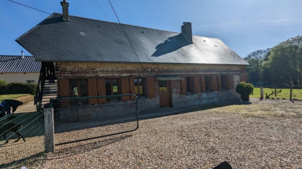 Ravalement de Façade à la Chaux sur Maison Individuelle près du Havre : Optez pour DRM Rénovation, Entreprise RGE